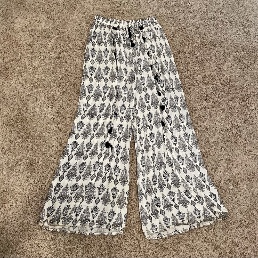 Black & White flowy pants that open up